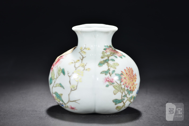 清雍正 粉彩花卉纹石榴尊 - 图4